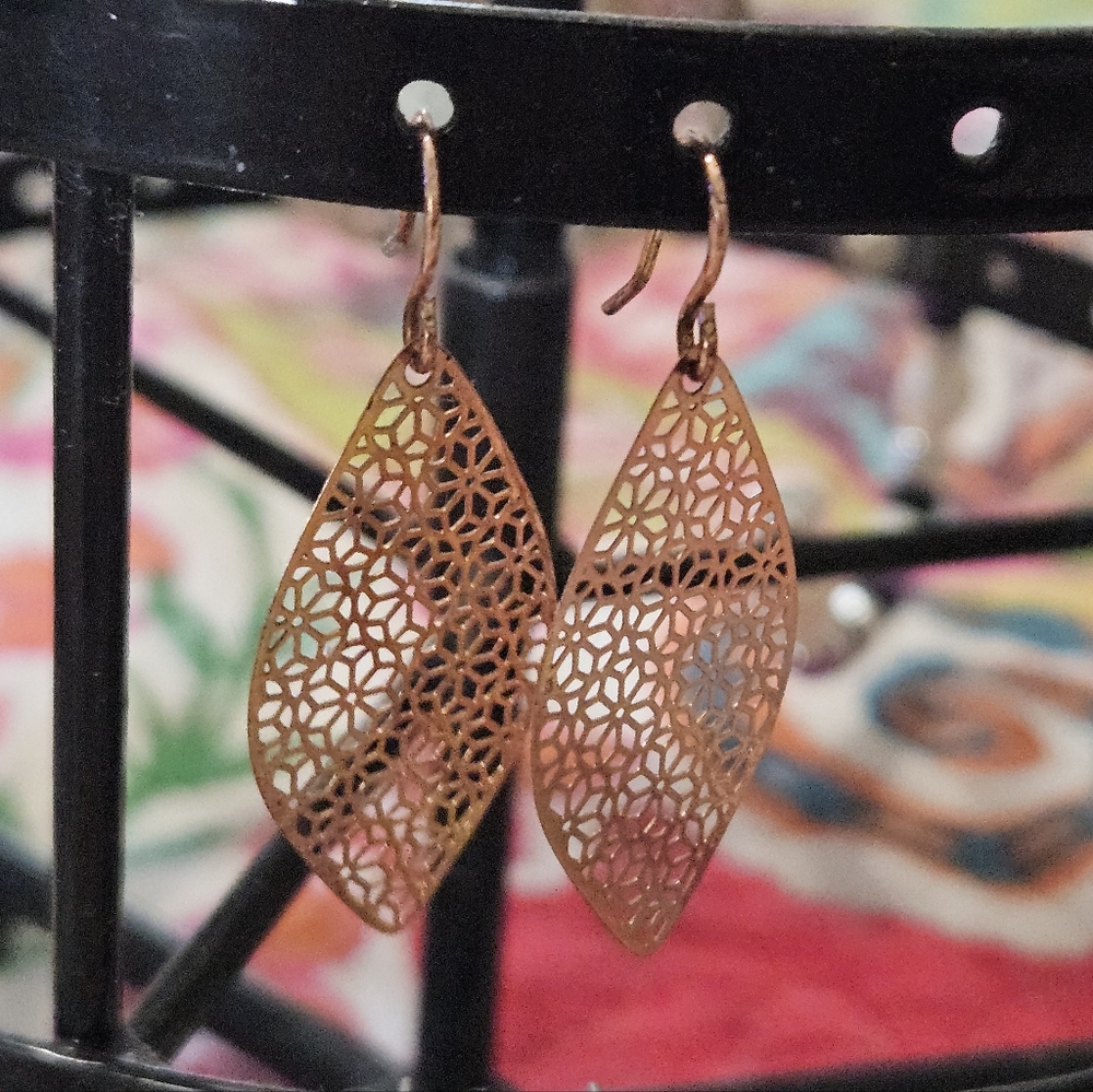 Elegant Gold Filigree Leaf Earrings